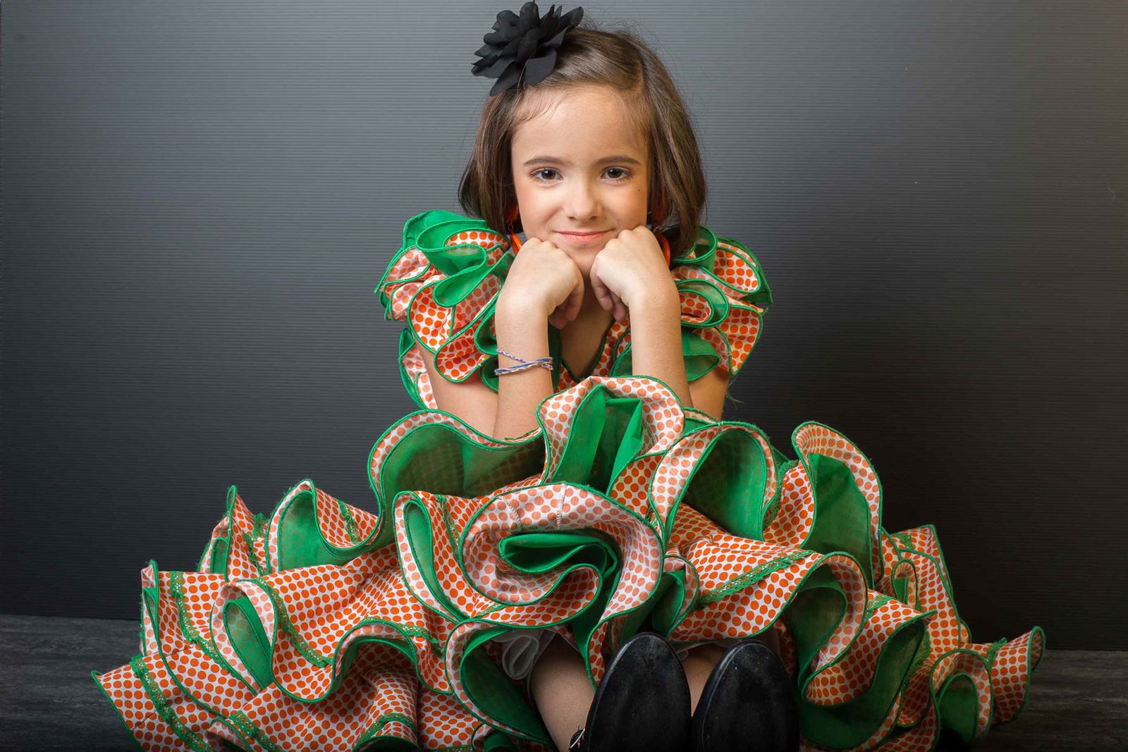 Portrait studio Grenoble – enfant robe espagnole